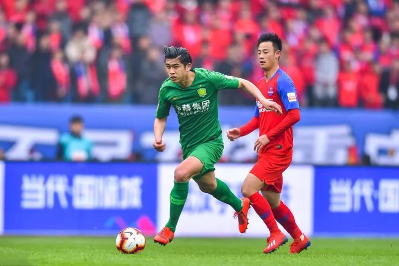 关于今夜突围战来临，北京国安围绕荷甲伤情更新，质疑声仍在，阵容厚度经受考验的信息