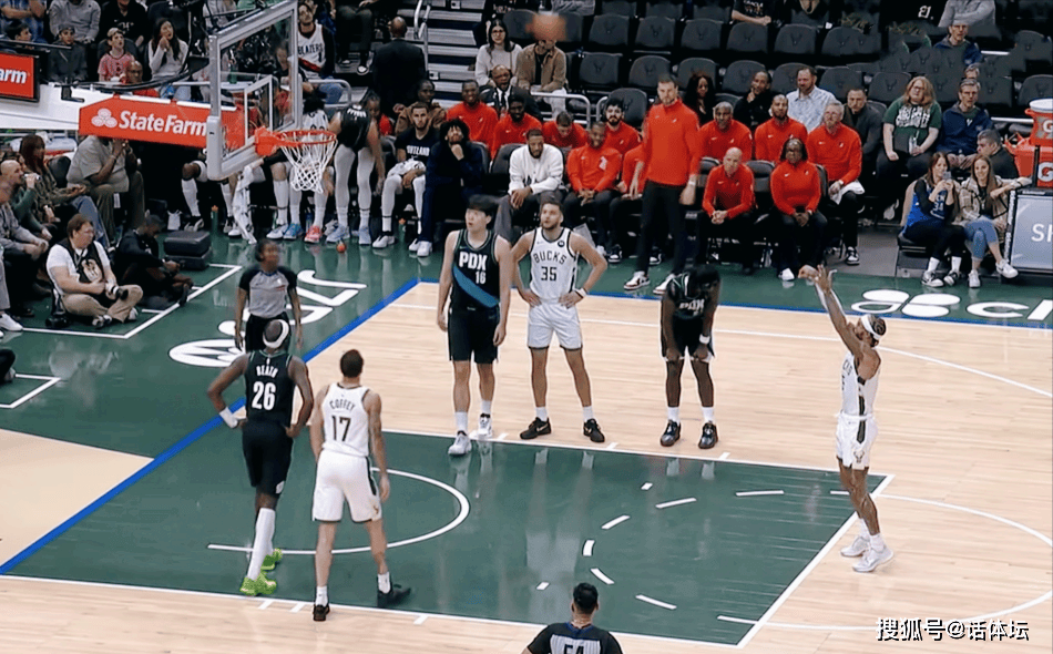 密尔沃基雄鹿训练开放日，冲刺阶段防线松动引欢呼，NBA总决赛在即，球队文化再被提及的简单介绍