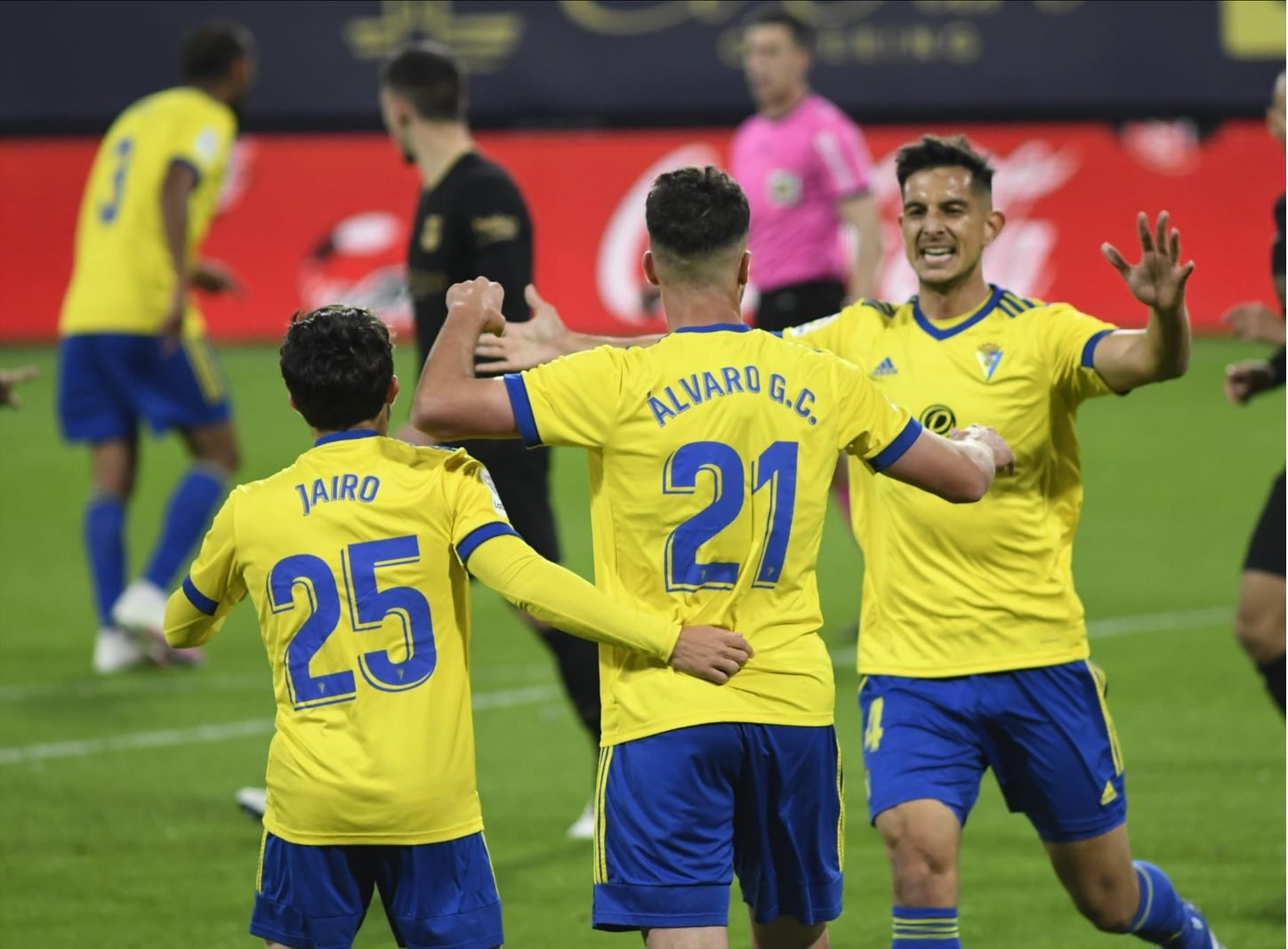 瓦伦西亚内部会议纪要流出——集结日外线爆发，西甲使命明确，团队化学反应显著 